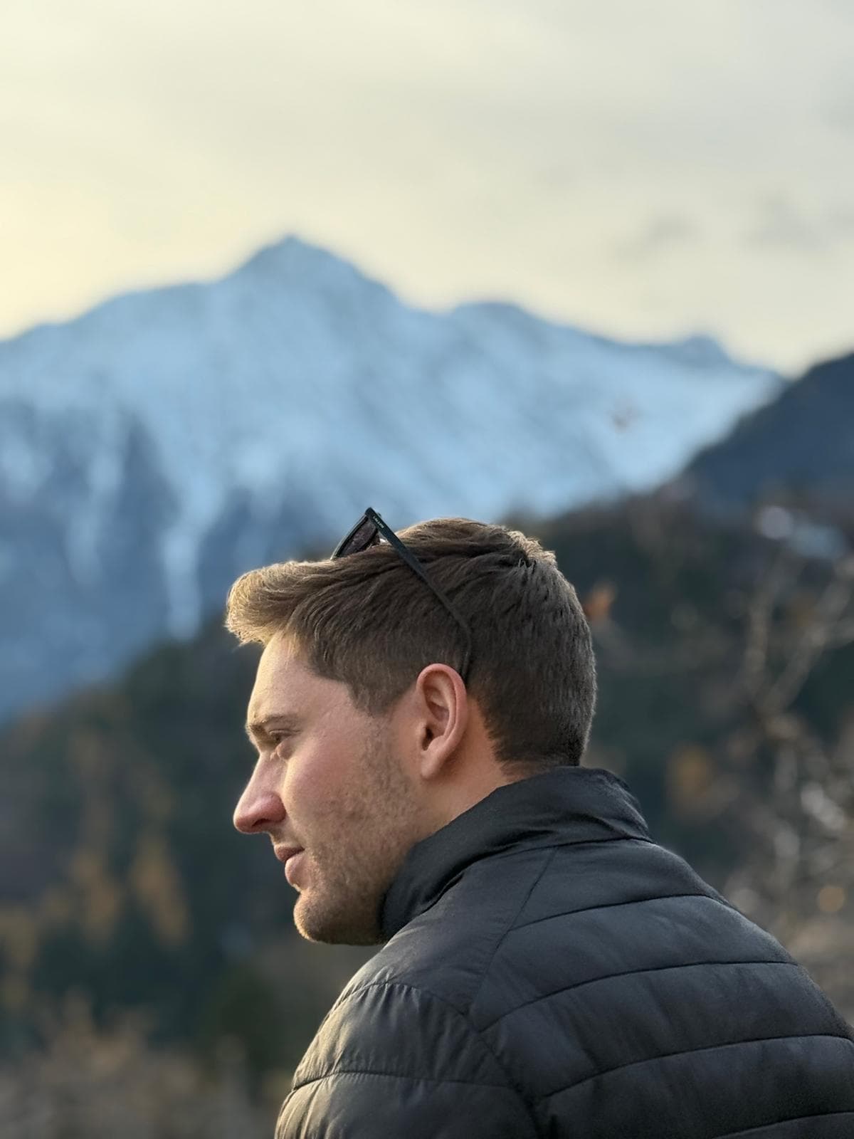 Alex Laimer mit Südtiroler Bergpanorama